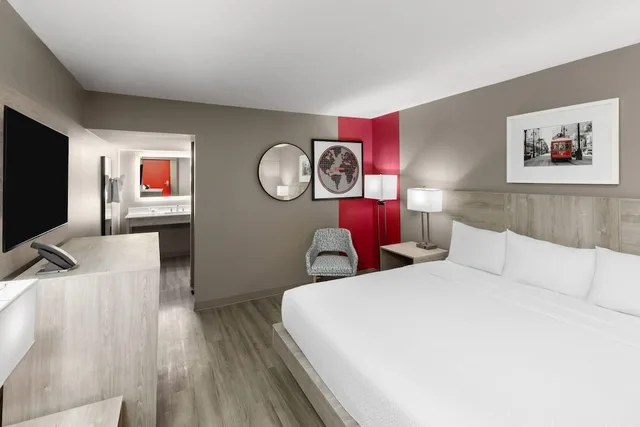 غرفة بسرير كينج لذوي الإعاقة، Days Inn by Wyndham Kenner/New Orleans Airport South 2/4