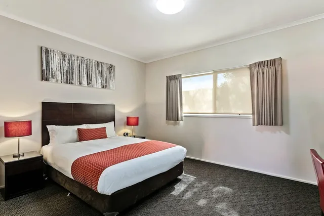 غرفة تنفيذية كبيرة بسرير كوين، Quality Inn Colonial 1/4