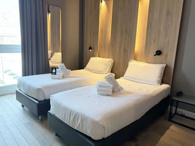 غرفة قياسية بسريرين منفصلين، B&B Hotel Milano Aosta 4/10