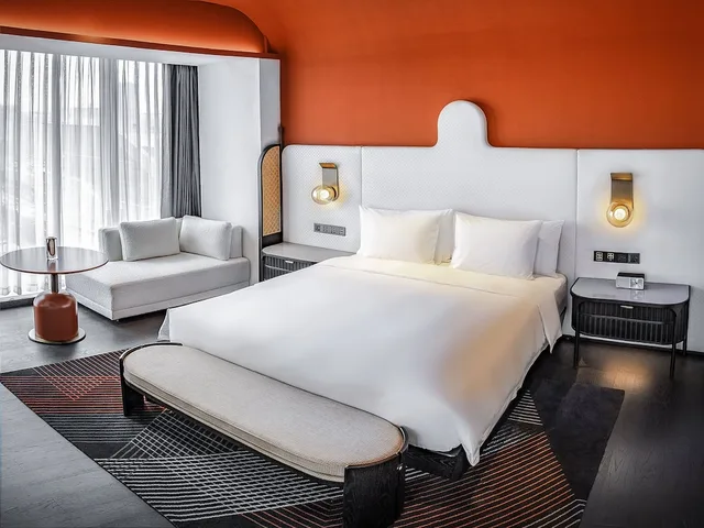 1 Bedroom, Suite, King Bed, Hotel Indigo Zhuhai Xiangzhou by IHG 1/10