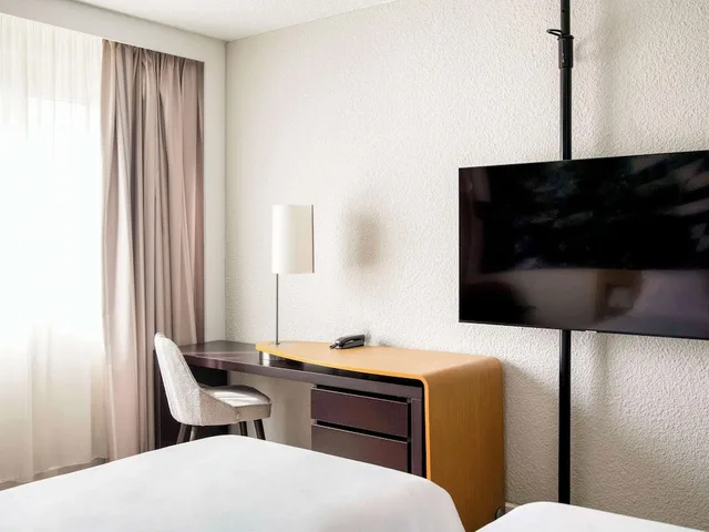 غرفة كلاسيكية بسرير مزدوج بإطلالة على الحديقة مع أريكة، Novotel Bordeaux Merignac 6/8