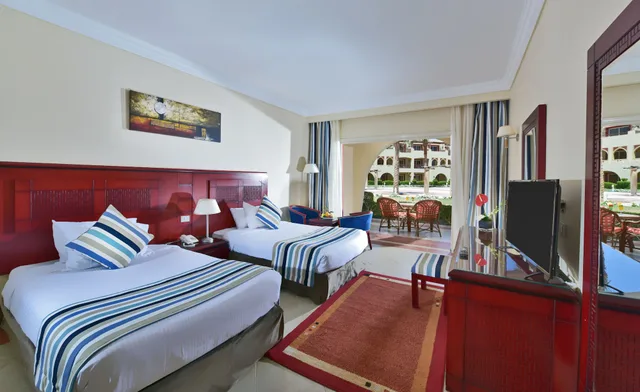 غرفة ديلوكس بسرير مزدوج، Edge Rotana Sea Beach 1/3