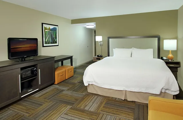 استوديو بسرير كينج مع أريكة لذوي الإعاقة، Hampton Inn Jasper 4/9