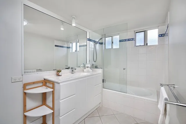 3 Bedrooms, Family, Apartment, 2 Queen and Twin Beds, 2 Bathrooms, NORTH COVE WATERFRONT SUITES 10/10