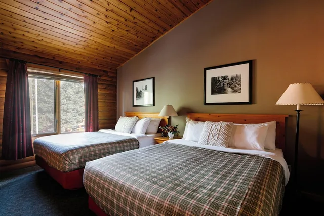 Cedar, Loft, Lodge, Suite, 3 Queen Beds, 2 Queen Beds, Sofa، Miette Mountain Cabins 1/5