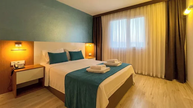 جناح فاخر بسرير كوين بإطلالة على البحر بغرفة نوم واحدة مع أريكة، La Bella Suit Otel 3/10
