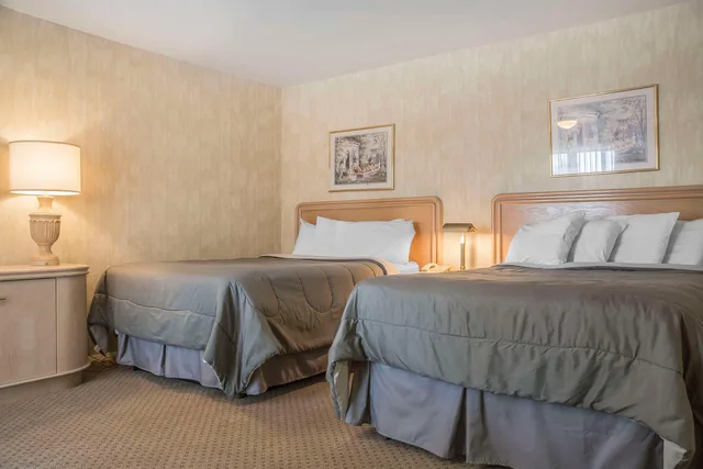 غرفة بسريرين مزدوجين، Rodeway Inn Fallsview Niagara Falls 3/3