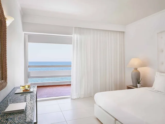 غرفة بسرير مزدوج بإطلالة على البحر، Grecotel LUXME White 1/4
