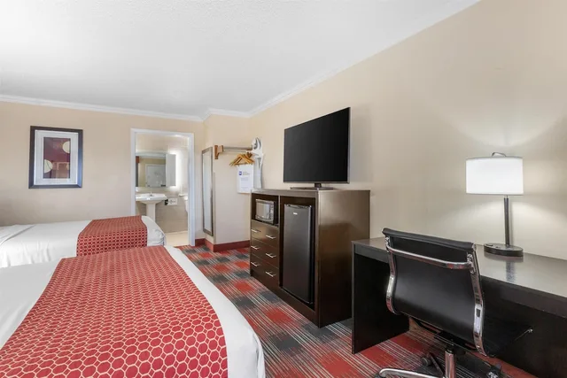 غرفة قياسية بسريرين كوين لذوي الإعاقة، Best Western Brady Inn 5/7