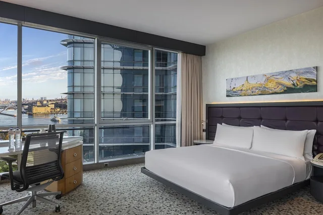 جناح جونيور بسرير كينج بإطلالة على البحر بحوض استحمام، Doubletree By Hilton Hotel Istanbul - Moda 1/9