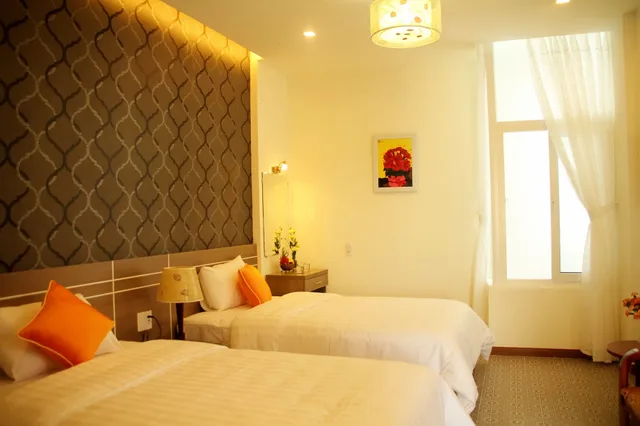 غرفة عائلية بسرير كينج وسرير فردي بإطلالة على الحديقة، Flora Hotel Hue 2/10