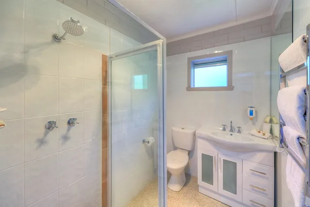 Standard, 1 Queen and 1 Single Bed, Best Western Burnie Murchison Lodge 3/3