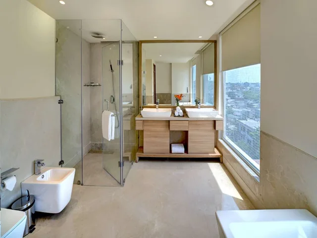 جناح رئاسي بسرير كينج، Golden Sarovar Portico 3/3