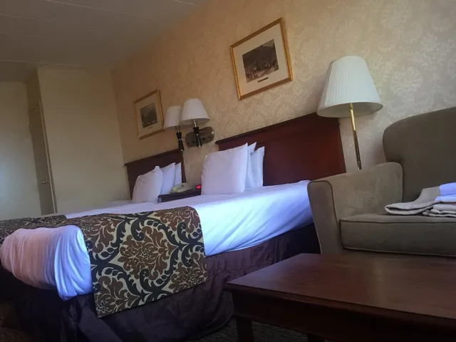 غرفة بسريرين مزدوجين مع أريكة، Airway Inn at LaGuardia 5/7