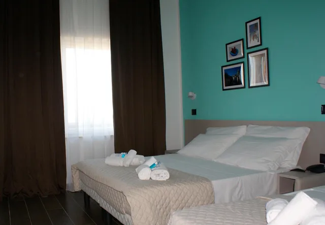 Room, Triple, Lateral Side Sea View، Hotel Palazzo Caveja 3/5