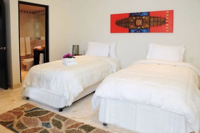 شقة سكنية ديلوكس بسرير كينج وسريرين منفصلين بغرفتي نوم بمطبخ، El Taj Oceanfront & Beachside Condo Hotel 1/10