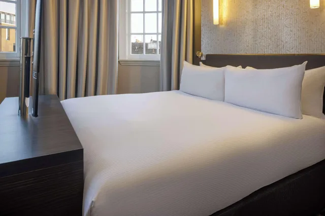 1 Bedroom, Suite, Castle View، Doubletree By Hilton Edinburgh City Centre 1/5