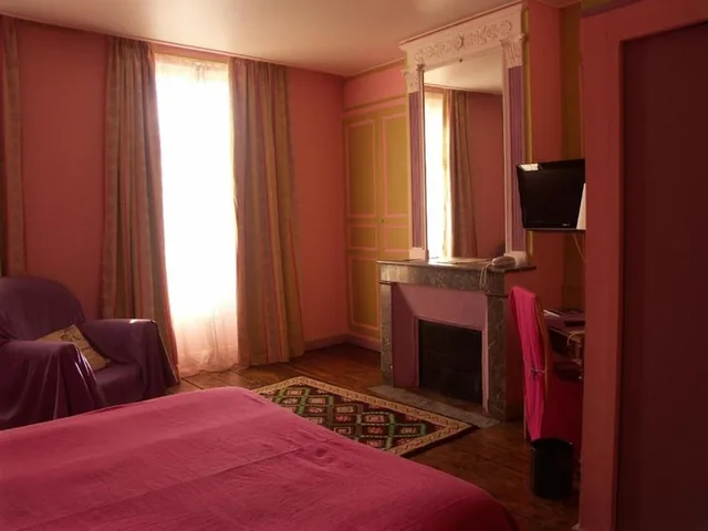 غرفة قياسية بسرير كوين وسرير فردي، Hôtel du Palais 6/6