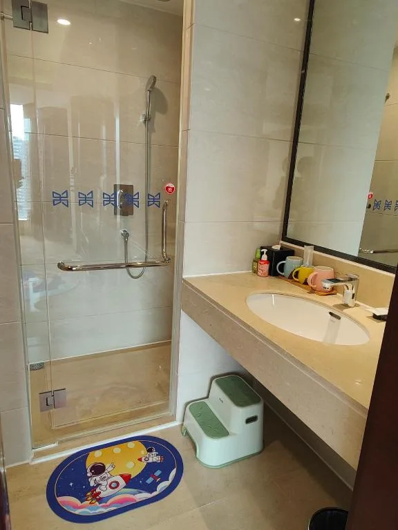 جناح كومفورت بسرير مزدوج وسرير فردي، Guangdong Hotel Zhuhai Ex Guangdong Regency 5/7