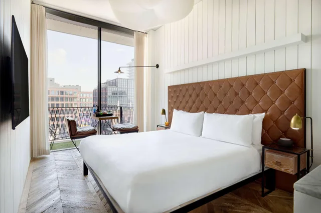 Room, King Bed, with View, Balcony, Arlo Williamsburg 1/1