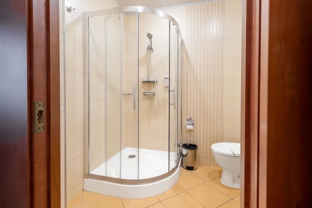 غرفة قياسية بسريرين منفصلين، Regency Hotel 6/6