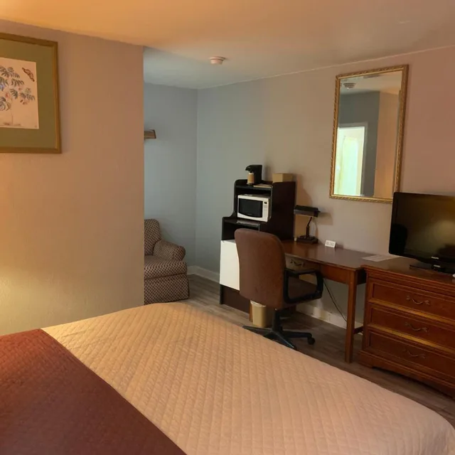 جناح ديلوكس بسرير كينج، Scottish Inn & Suites Bensalem 5/7