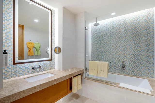 جناح عائلي بسرير كوين وسريرين منفصلين، Swissotel Al Ghurair Dubai 6/7