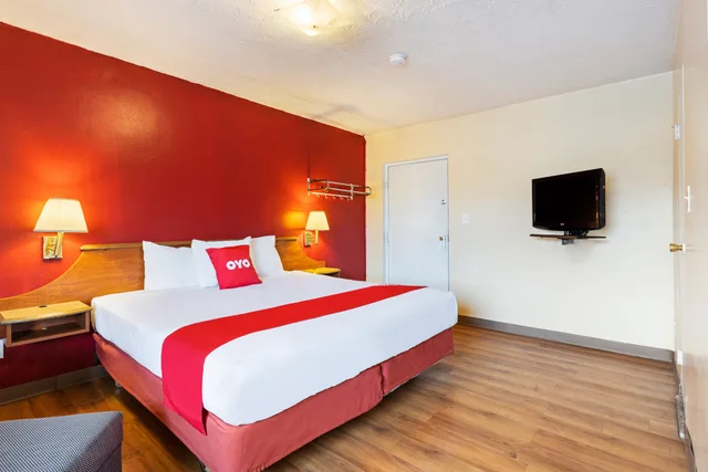 غرفة بسرير كوين، OYO Hotel North Lima OH - Boardman 2/5
