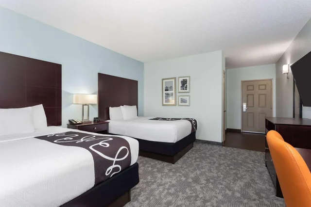غرفة بسريرين كوين لذوي الإعاقة، La Quinta Inn & Suites by Wyndham Bonita Springs Naples N. 4/10