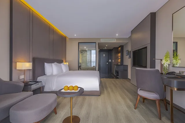 Premier, King Bed, Ocean Front، Le Sands Oceanfront Da Nang Hotel 2/9