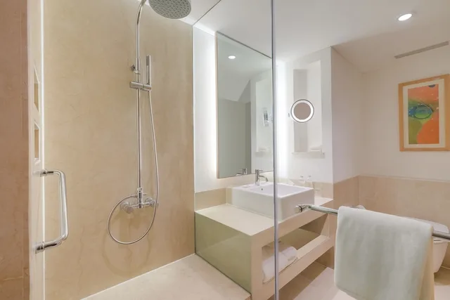 Room, Multiple Beds، Courtyard By Marriott Gurugram Downtown 5/5
