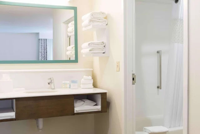جناح بسرير كينج، Hampton Inn Grand Rapids North 4/5