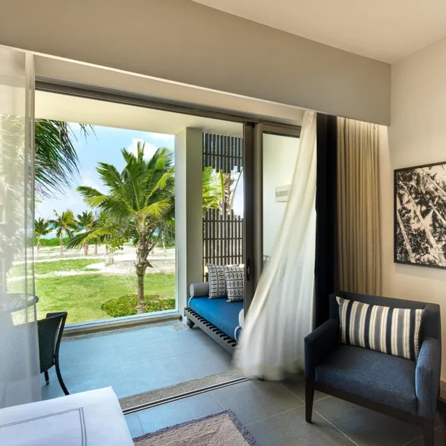Deluxe Beach Access, Constance Le Chaland 4/7