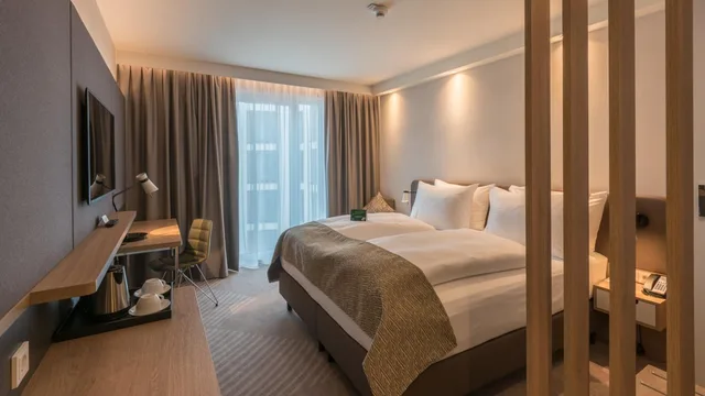 غرفة قياسية بسرير كينج وسرير كوين، Holiday Inn Hamburg Berliner Tor 7/10