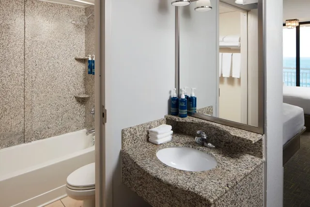 Room, 2 Queen Beds, Ocean Front, Balcony، Four Points By Sheraton Virginia Beach Oceanfront 12/12