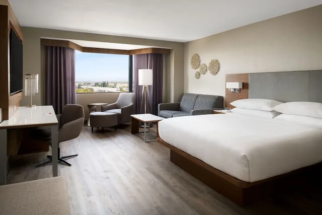 غرفة بسرير كينج مع أريكة، SACRAMENTO MARRIOTT RANCHO CORDOVA 7/9