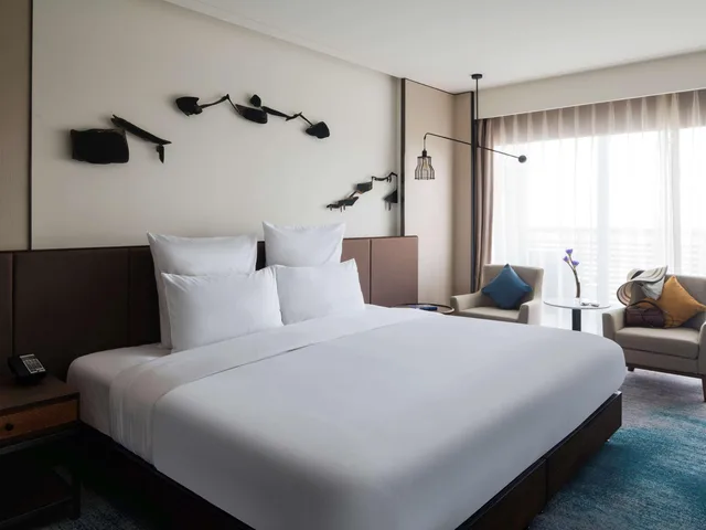 Deluxe, Suite, King Bed, Lake or Park View, Lounge Access، Pullman Zhouzhuang 1/6