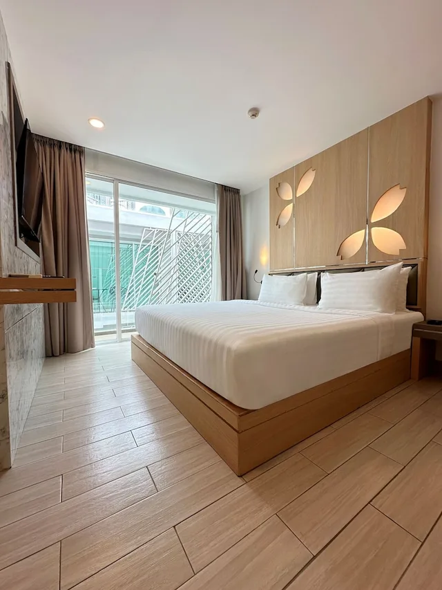 1 Bedroom, Suite, King Bed, Clarian Hotel Beach Patong 2/10