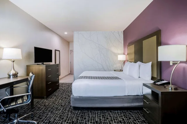 غرفة بسرير كينج لذوي الإعاقة، La Quinta Inn And Suites By Wyndham Houston Cypress 2/4