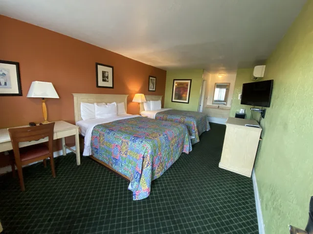 Standard, 2 Queen Beds, Fireside Inn Santa Cruz 2/8