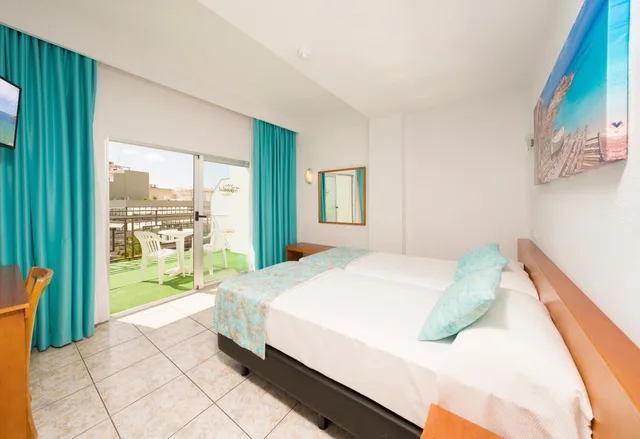 غرفة بسرير فردي بشرفة، Hotel Tropical Ibiza 1/2