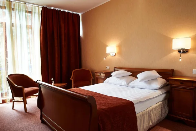 Suite, Continental Hotel 4/8