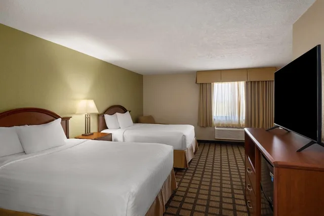 Studio, Suite, 1 Double and 2 Queen Beds, Pet Friendly، Baymont By Wyndham Oacoma 4/6