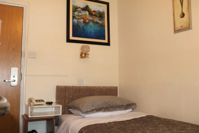 غرفة أساسية مفردة بحمام مشترك، Barry House 2/7