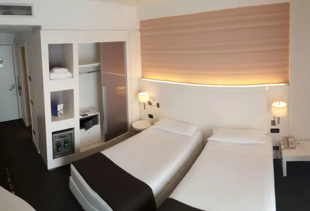 غرفة بسريرين منفصلين، Ih Hotels Roma Z3 4/7