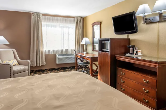 غرفة قياسية بسرير كينج، Quality Inn Paradise Creek 7/7
