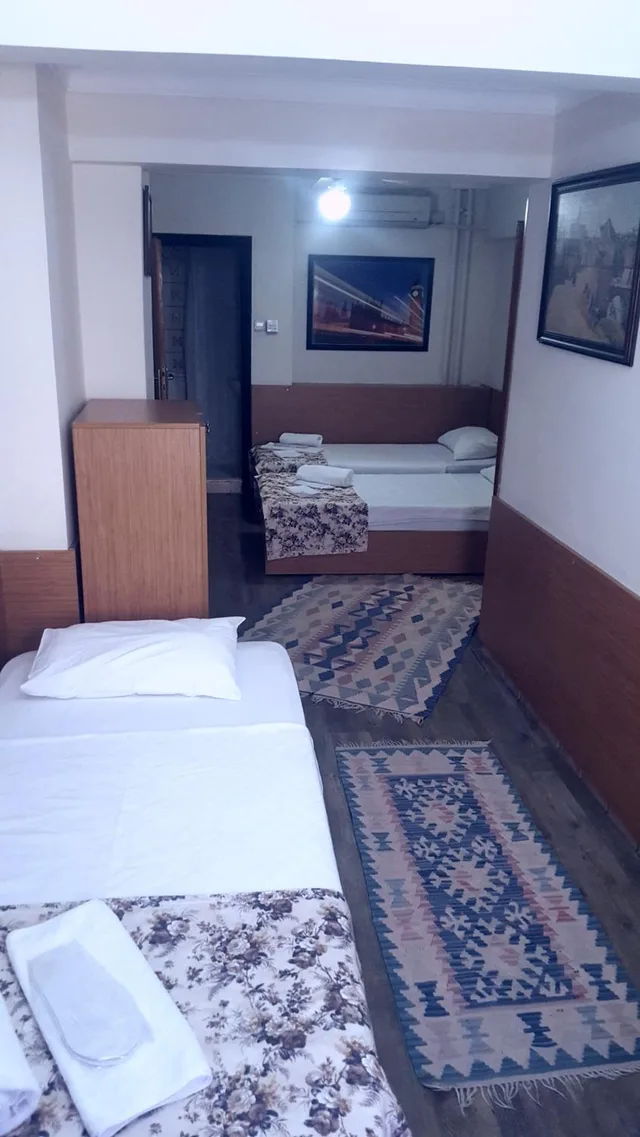 غرفة ثلاثية، Kadikoy Otel 4/8