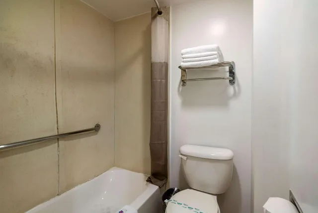 Room, 2 Queen Beds, Motel6 Monterey Park, CA 4/8