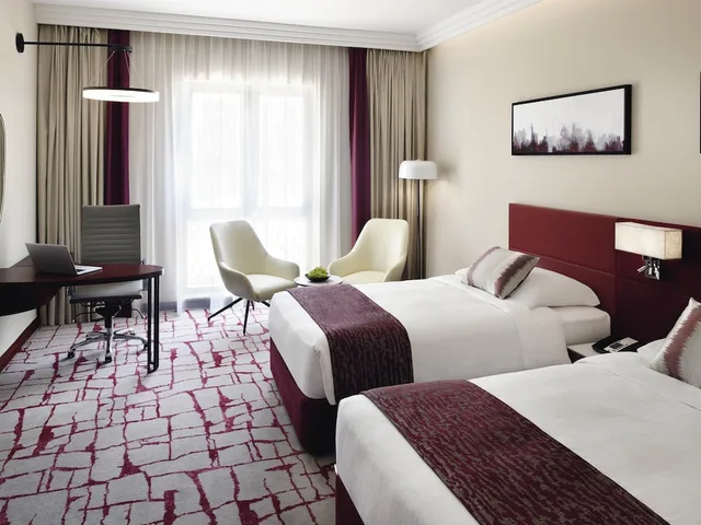 غرفة تنفيذية بسريرين منفصلين، Movenpick Bur Dubai 2/8