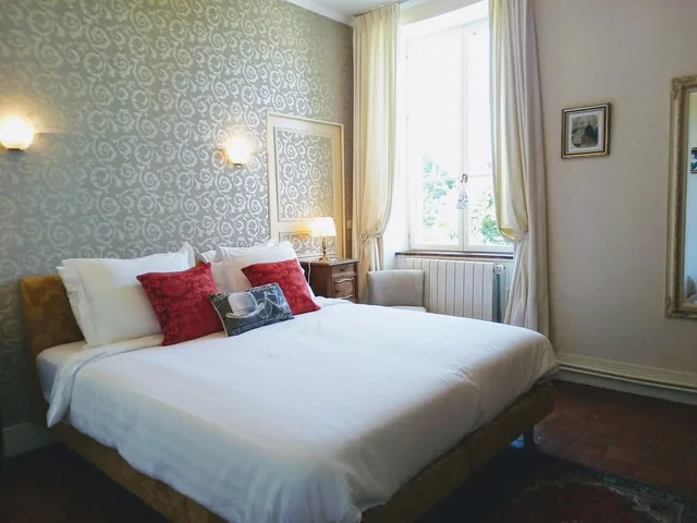 Room, King Bed, Garden View, Pool Side، Chateau Latour 1/5